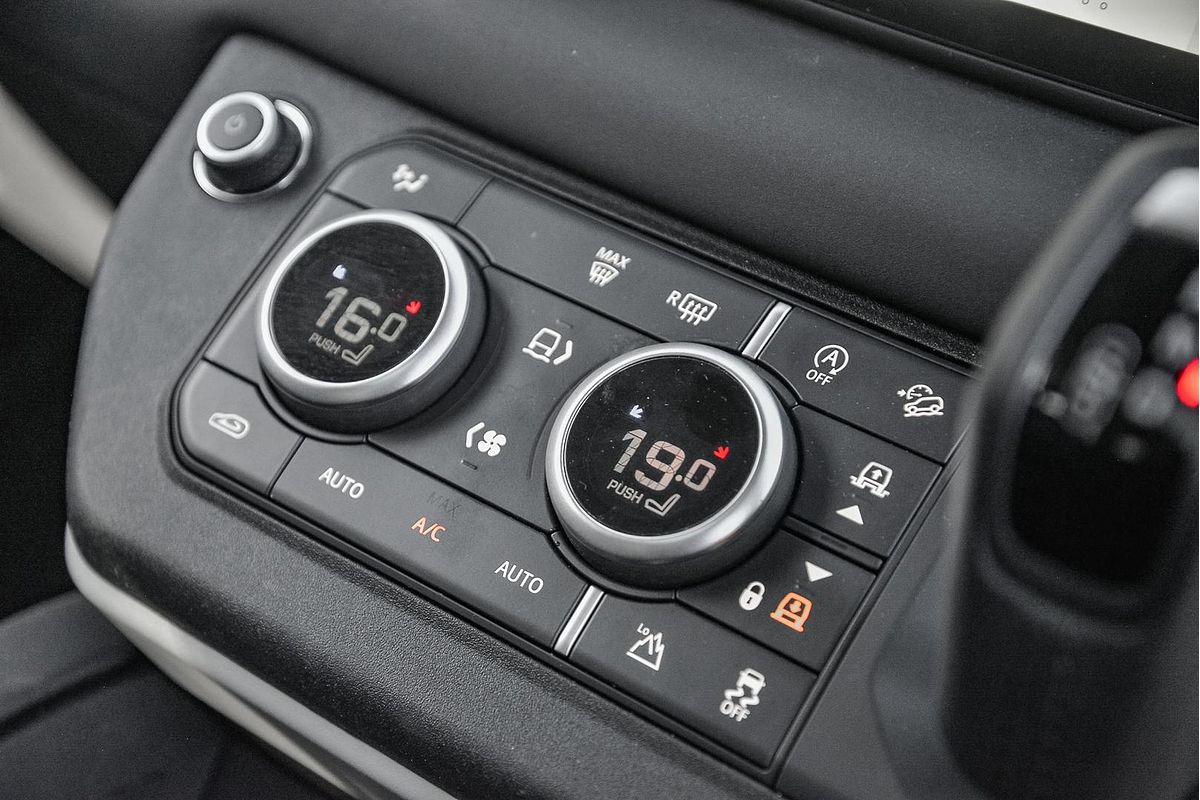 2024 Land Rover Defender 110 P300 S L663