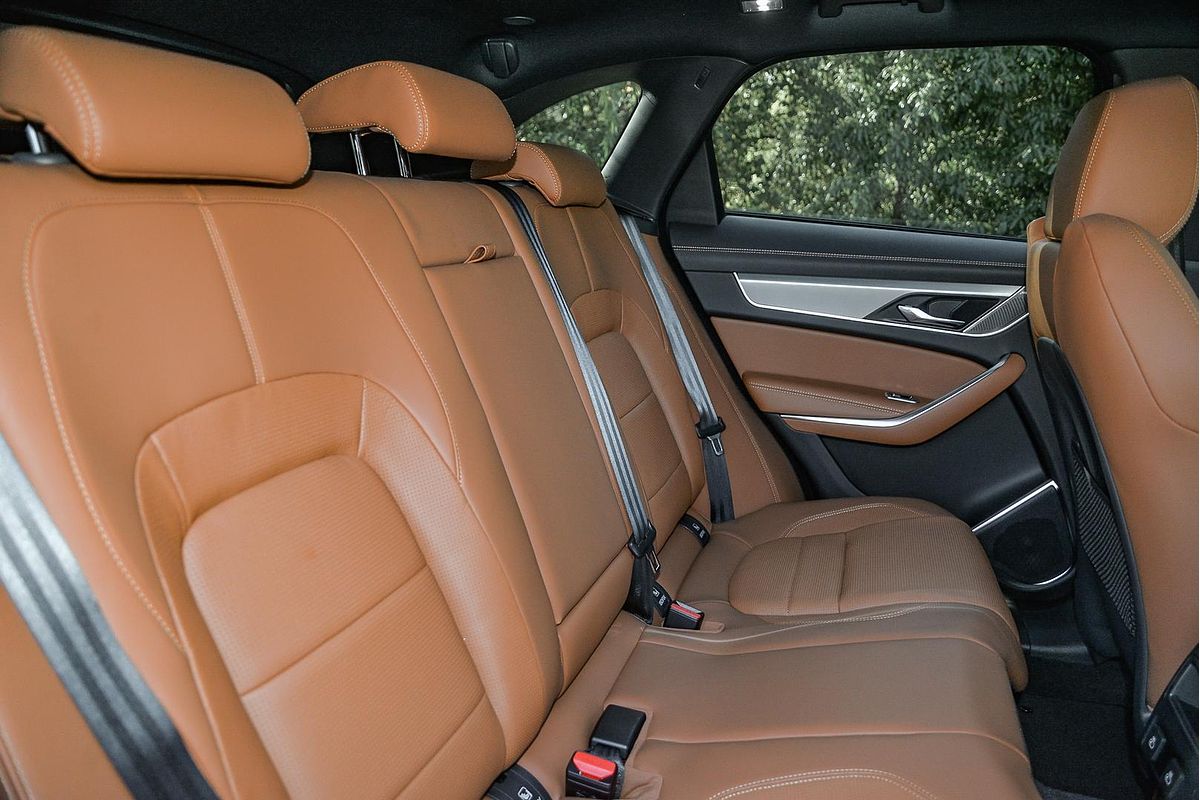 2024 Jaguar F-PACE PHEV P400e R-Dynamic SE 90th Anniversary Edition X761