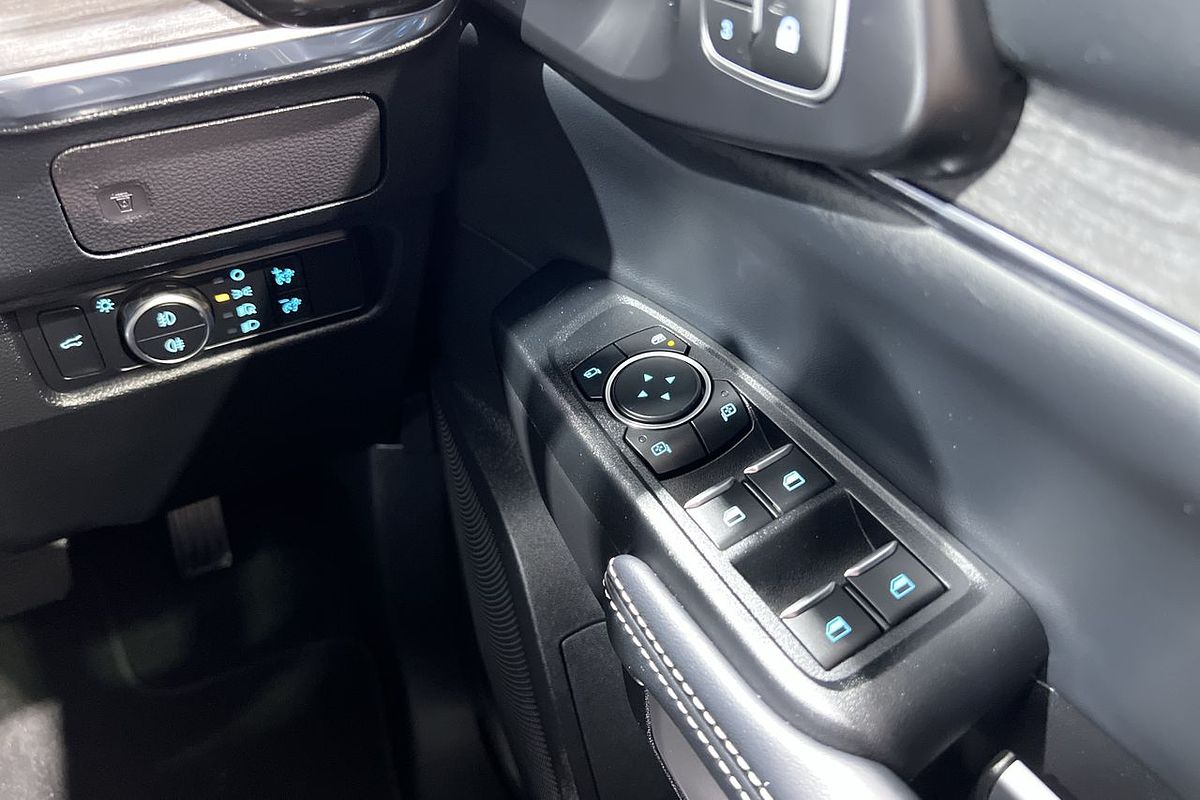2024 Ford Everest Platinum