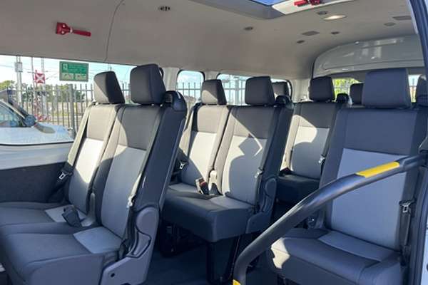 2022 Toyota Hiace Commuter GDH322R