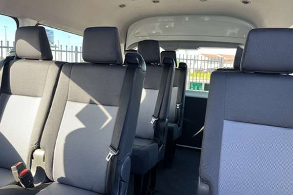 2022 Toyota Hiace Commuter GDH322R