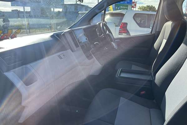 2022 Toyota Hiace Commuter GDH322R