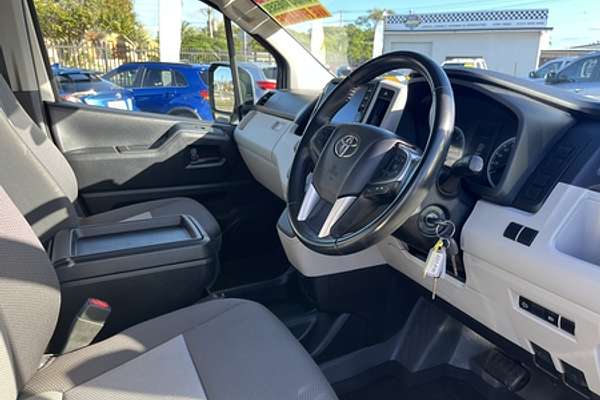 2022 Toyota Hiace Commuter GDH322R