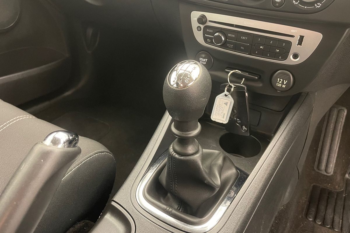 2013 Renault MEGANE EXPRESSION 6 SP MANUAL 5D HATCHBACK T4 