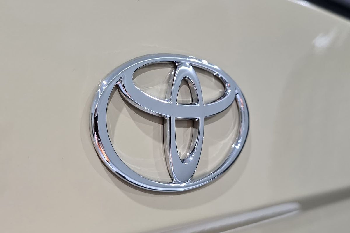 2024 Toyota Landcruiser GXL GDJL76R