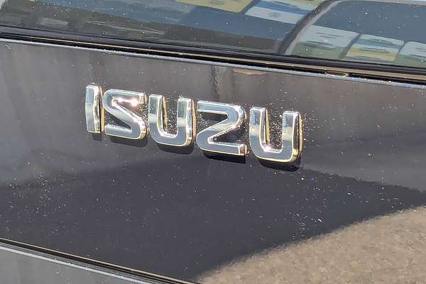 2025 Isuzu MU-X X-TERRAIN