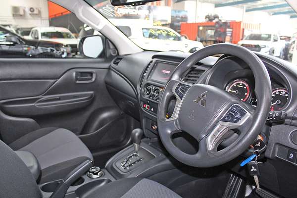 2022 Mitsubishi Triton GLX MR 4X4