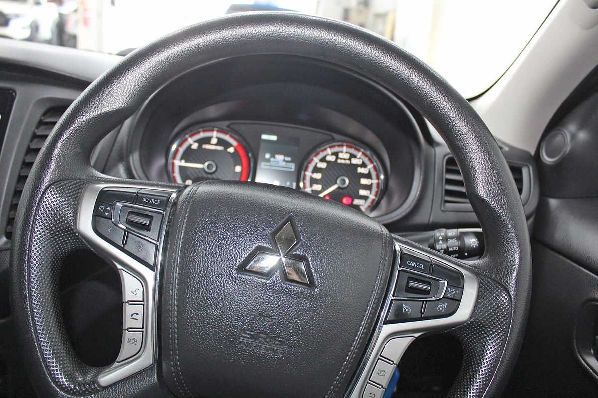 2022 Mitsubishi Triton GLX MR 4X4
