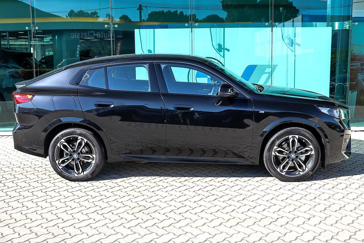 2024 BMW iX2 eDrive20 M Sport U10