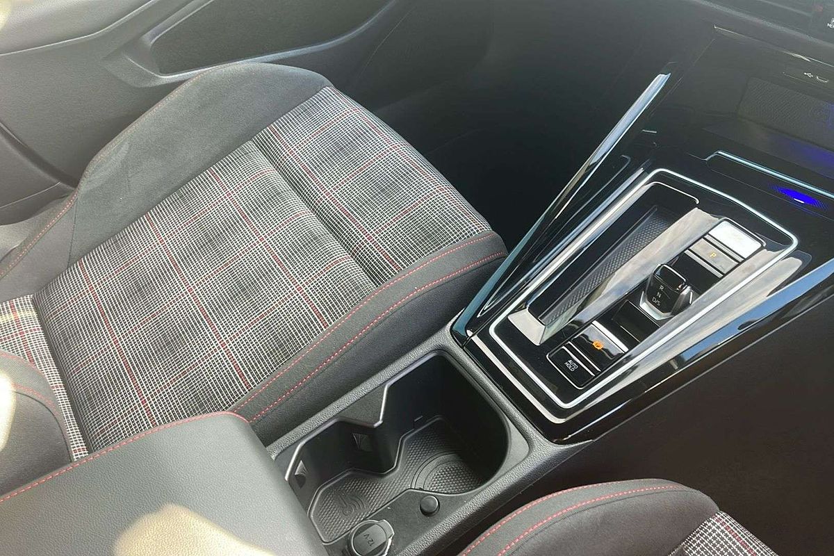 2022 Volkswagen Golf GTI 8