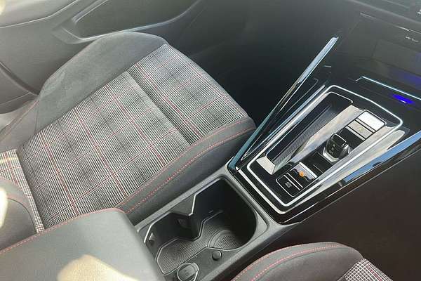 2022 Volkswagen Golf GTI 8