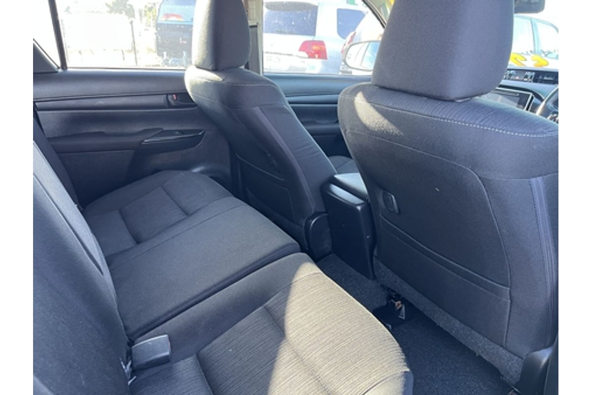 2017 Toyota Hilux SR GUN126R 4X4
