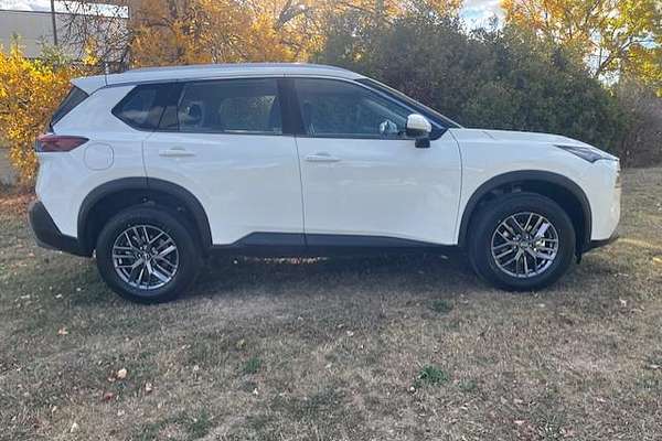 2025 Nissan X-TRAIL ST T33