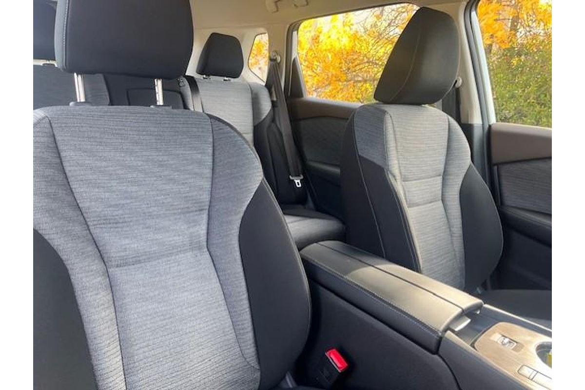 2025 Nissan X-TRAIL ST T33