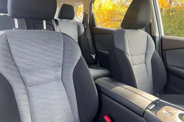 2025 Nissan X-TRAIL ST T33