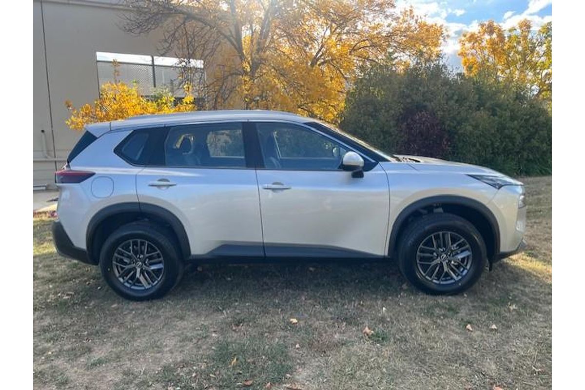 2025 Nissan X-TRAIL ST T33