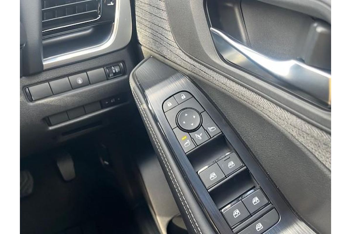 2025 Nissan X-TRAIL ST T33