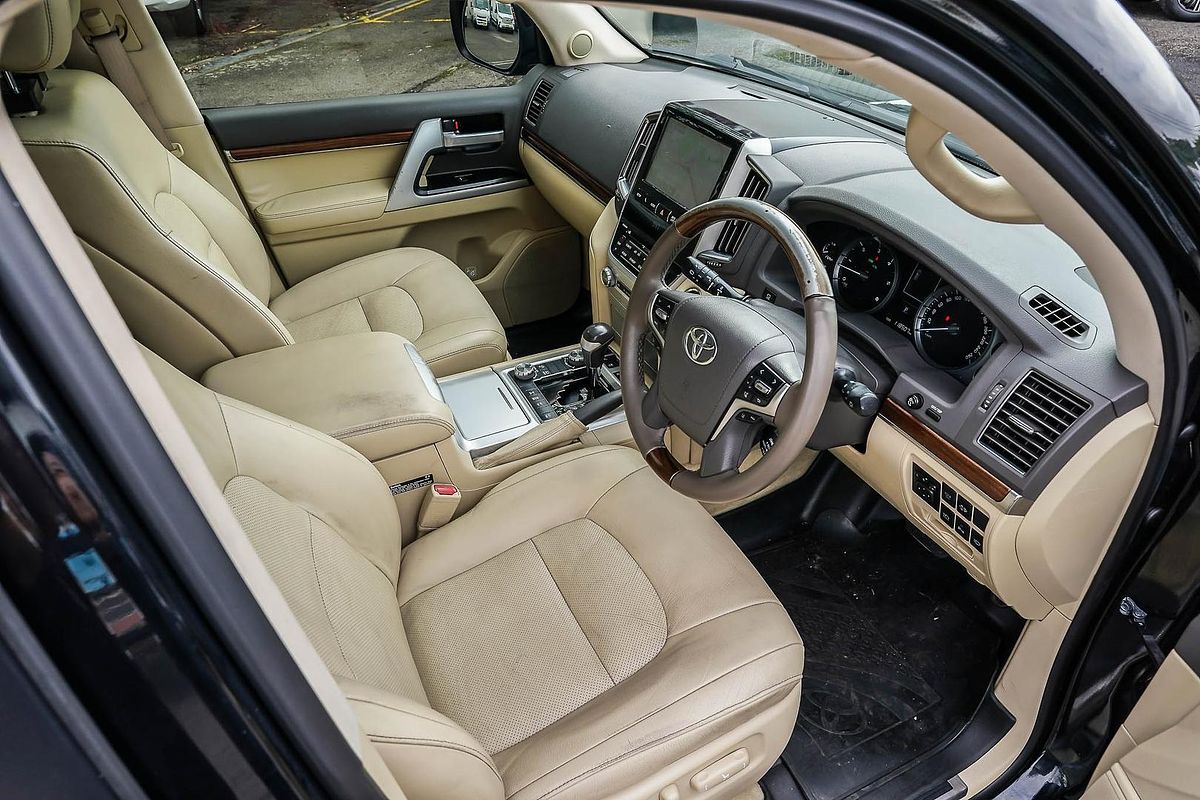2017 Toyota Landcruiser Sahara VDJ200R