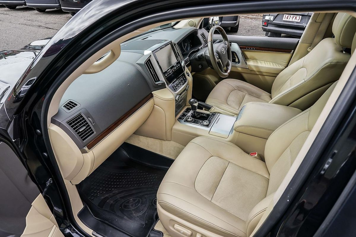 2017 Toyota Landcruiser Sahara VDJ200R