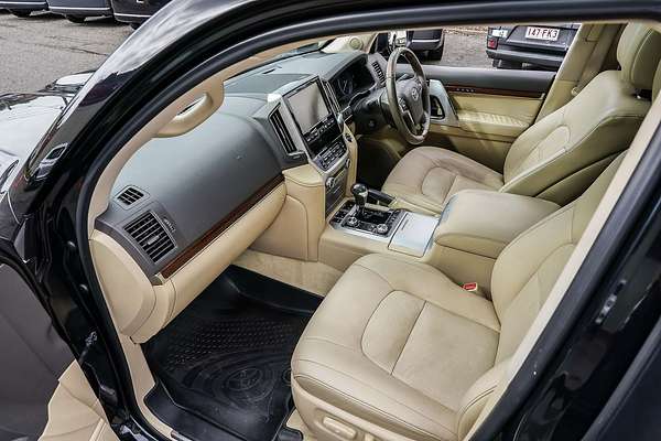 2017 Toyota Landcruiser Sahara VDJ200R