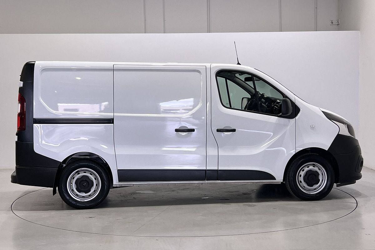 2022 Mitsubishi Express GLX SN SWB