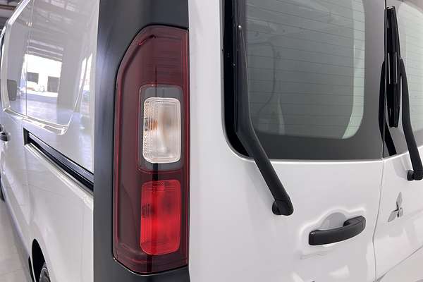 2022 Mitsubishi Express GLX SN SWB