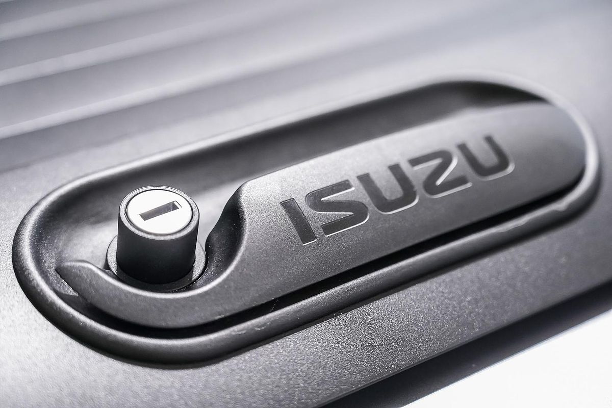 2025 Isuzu D-MAX X-TERRAIN 4X4