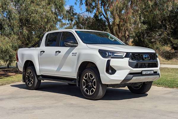 2024 Toyota Hilux SR5 48V GUN126R 4X4