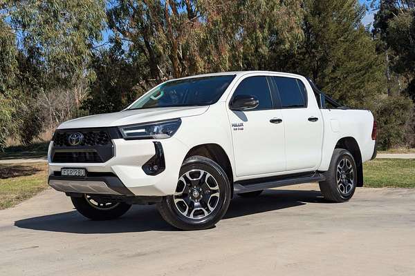 2024 Toyota Hilux SR5 48V GUN126R 4X4
