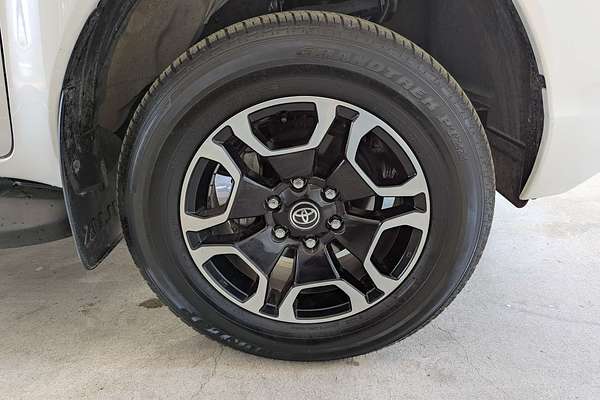 2024 Toyota Hilux SR5 48V GUN126R 4X4