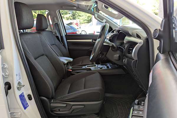2024 Toyota Hilux SR5 48V GUN126R 4X4