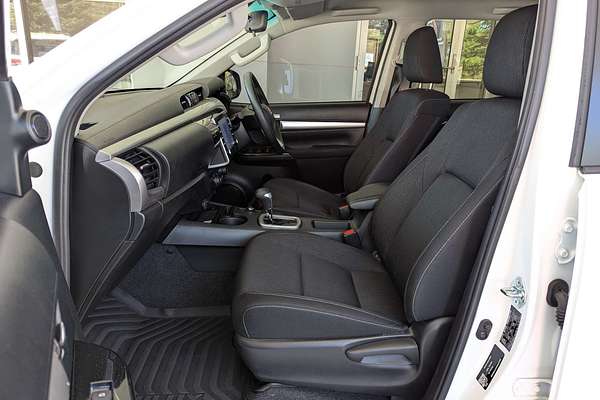 2024 Toyota Hilux SR5 48V GUN126R 4X4