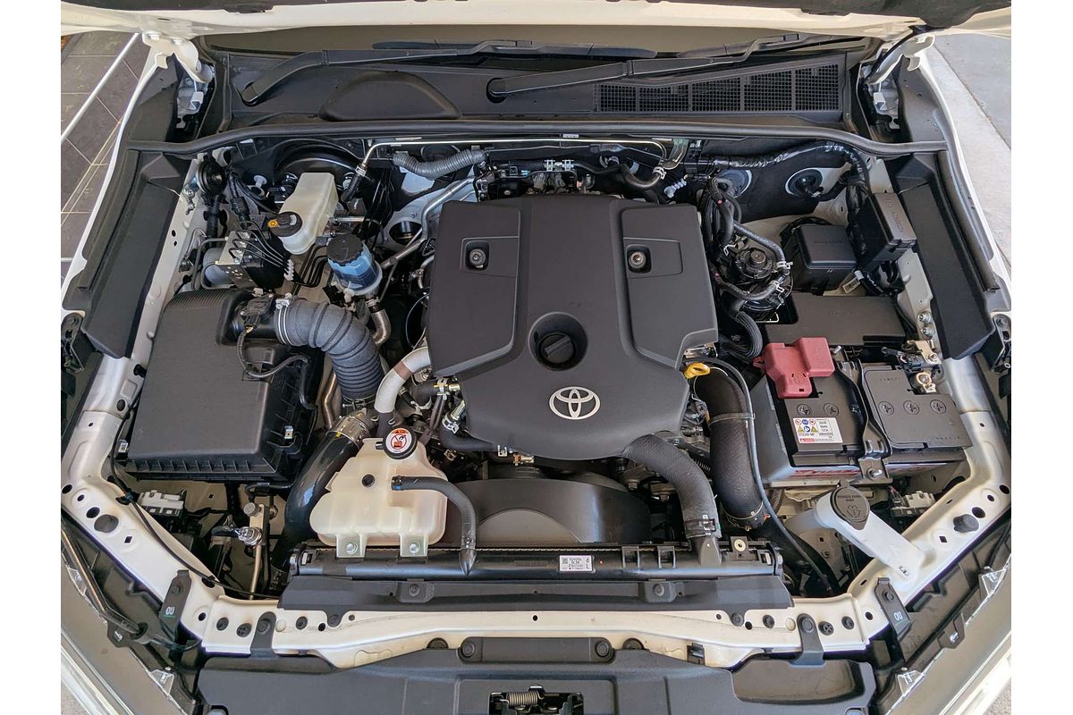 2024 Toyota Hilux SR5 48V GUN126R 4X4