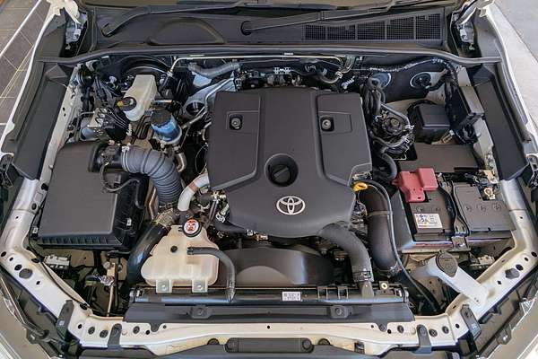 2024 Toyota Hilux SR5 48V GUN126R 4X4