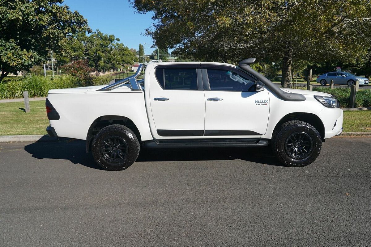 2017 Toyota Hilux SR5 (4x4) GUN126R 4X4