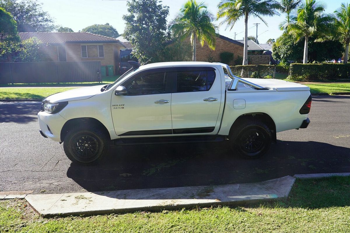 2017 Toyota Hilux SR5 (4x4) GUN126R 4X4