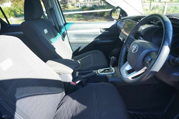 2017 Toyota Hilux SR5 (4x4) GUN126R 4X4