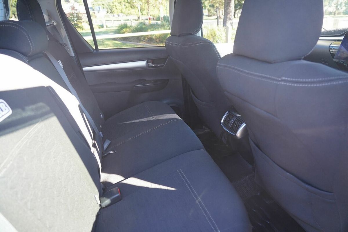 2017 Toyota Hilux SR5 (4x4) GUN126R 4X4