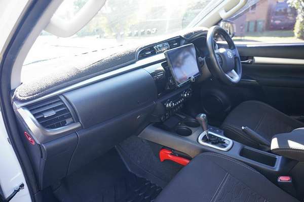 2017 Toyota Hilux SR5 (4x4) GUN126R 4X4