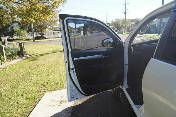 2017 Toyota Hilux SR5 (4x4) GUN126R 4X4