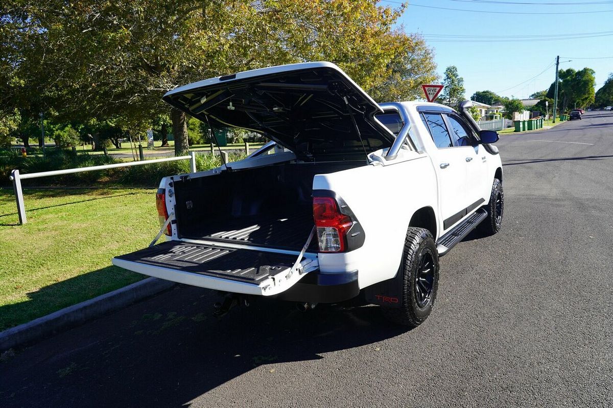 2017 Toyota Hilux SR5 (4x4) GUN126R 4X4