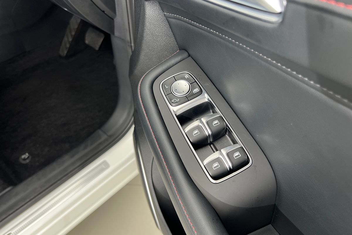 2024 MG HS Plus EV Excite SAS23