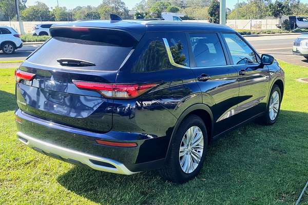 2023 Mitsubishi Outlander LS ZM