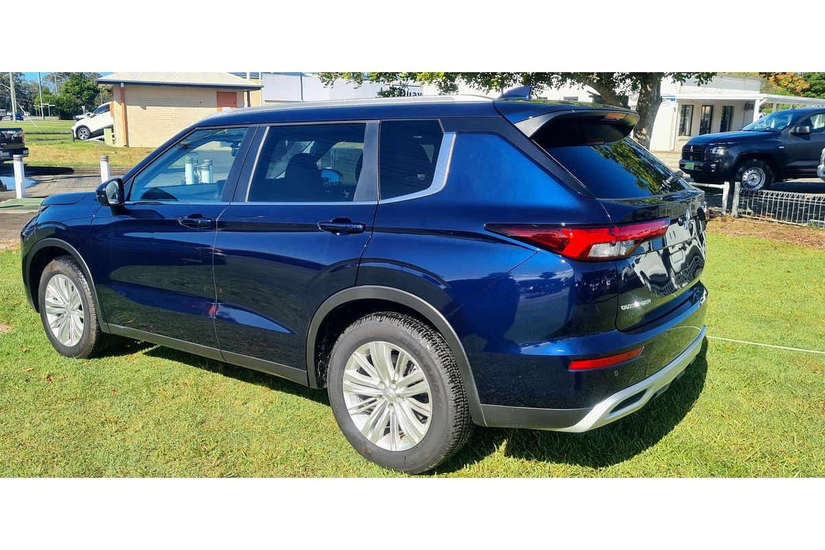2023 Mitsubishi Outlander LS ZM