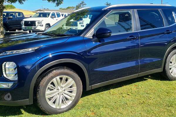2023 Mitsubishi Outlander LS ZM