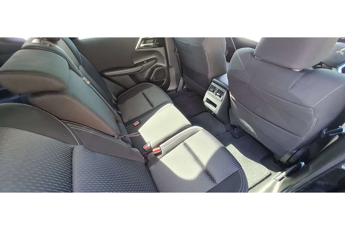 2023 Mitsubishi Outlander LS ZM