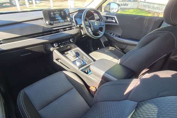 2023 Mitsubishi Outlander LS ZM