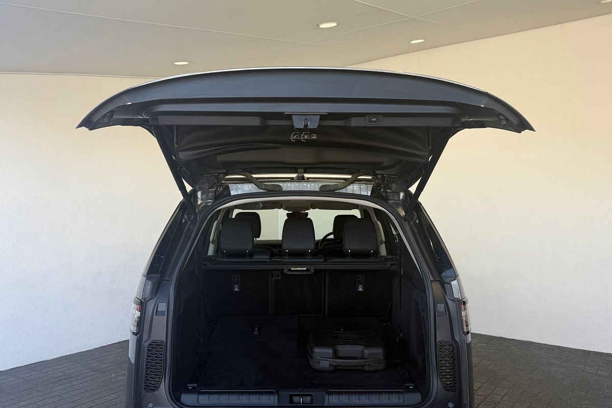 2016 Land Rover Discovery TD6 SE Series 5