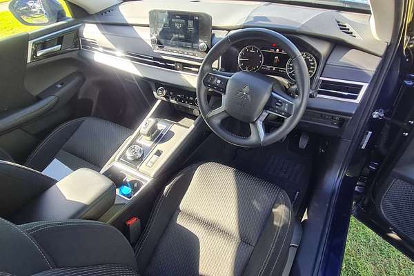 2023 Mitsubishi Outlander LS ZM