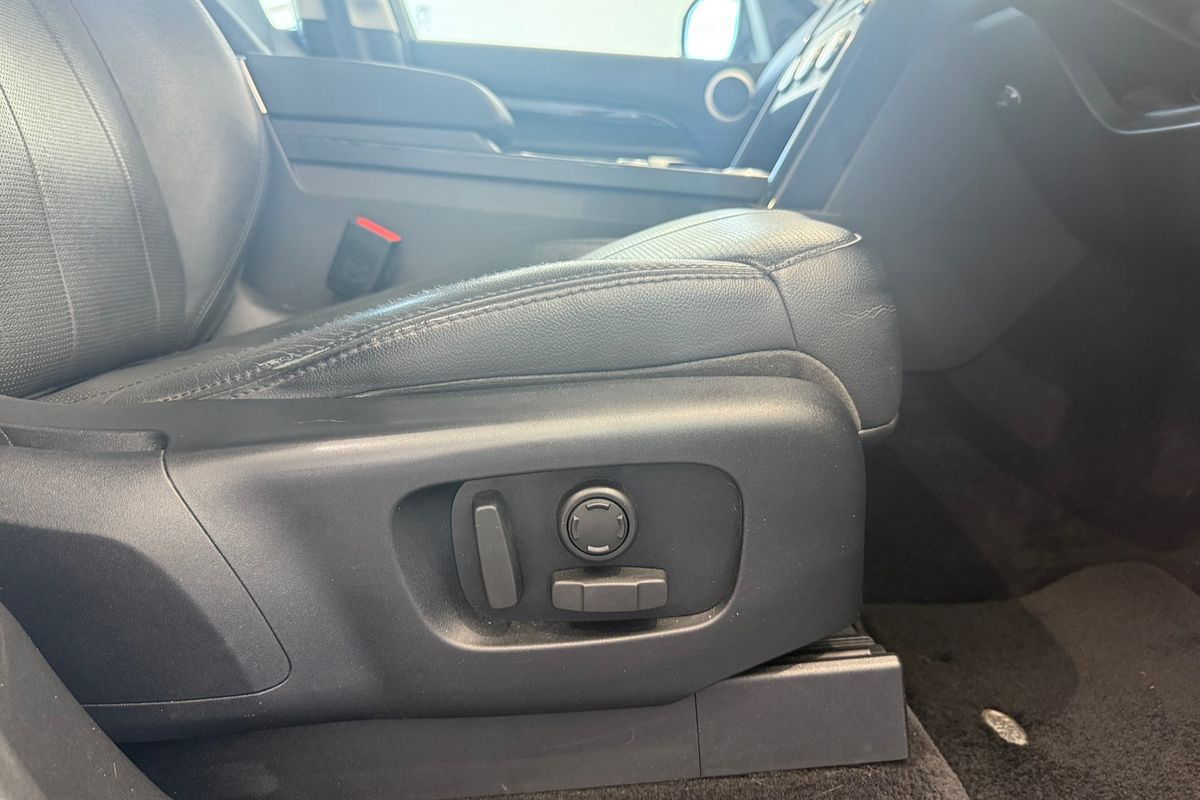 2016 Land Rover Discovery TD6 SE Series 5